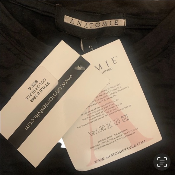 Anatomie black burnt out t-shirt NWT - Picture 2 of 4